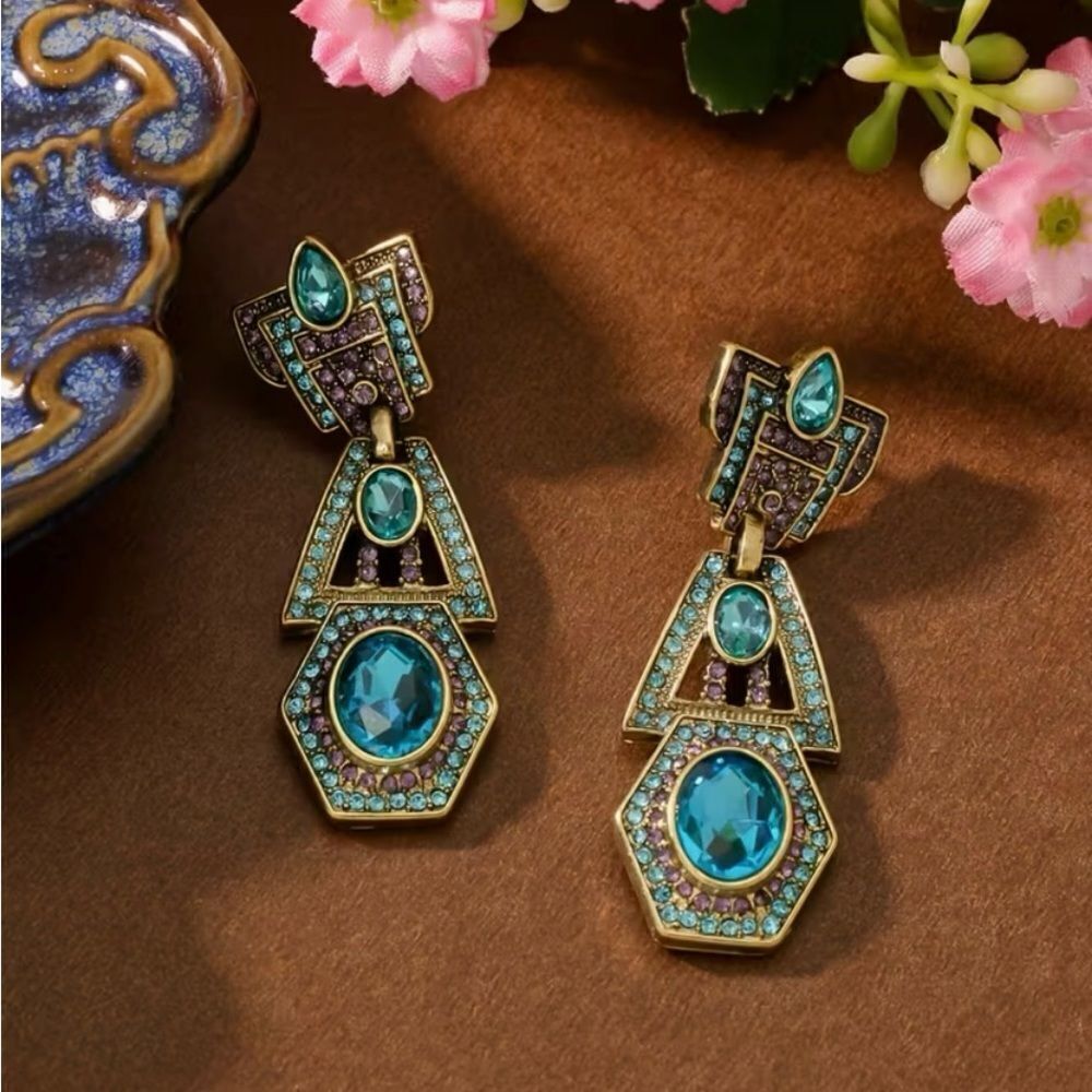 🩵 NEW Stunning & Elegant Gold and Turquoise Crystal Geometric Earrings 🩵